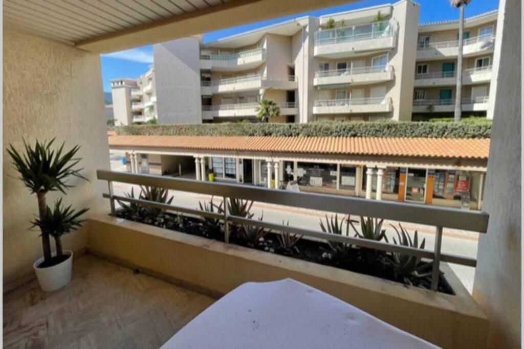 Confortable appartement à Cavalaire-sur-Mer Exterior foto